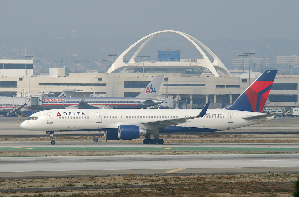 Photo of Delta Airlines N702TW, Boeing 757-200