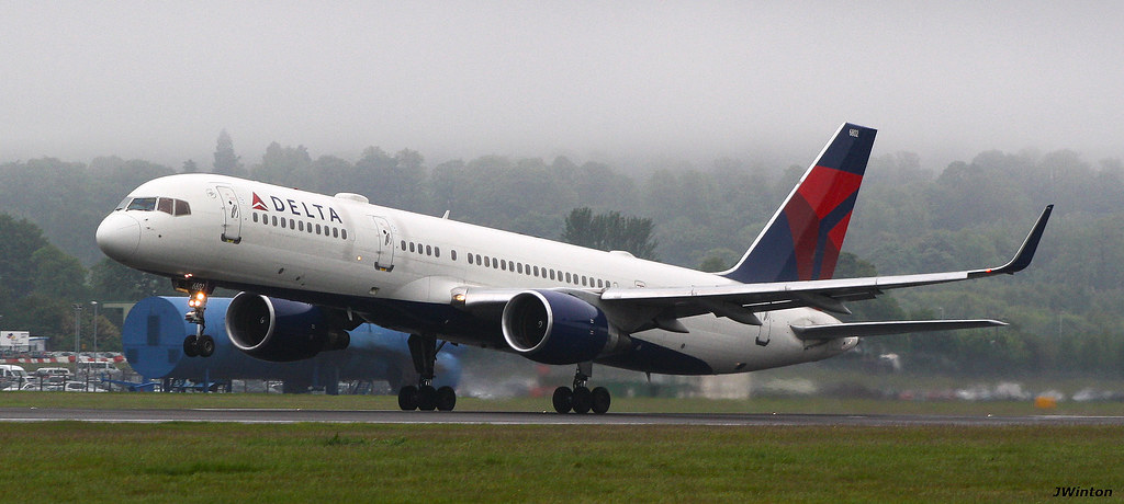 Photo of Delta Airlines N703TW, Boeing 757-200