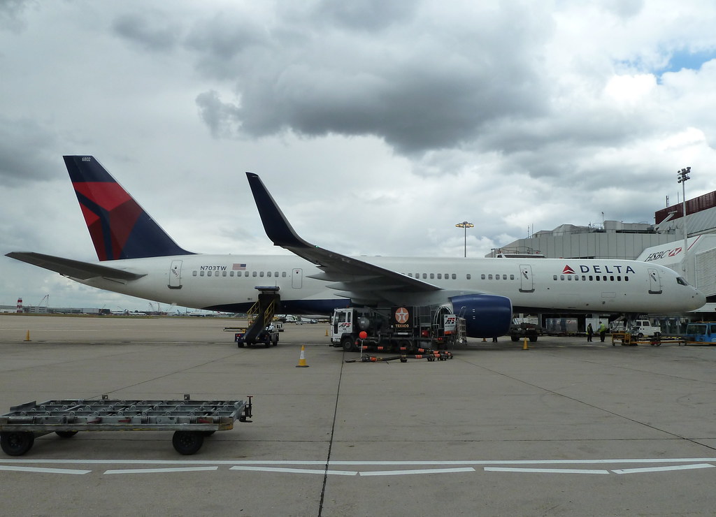 Photo of Delta Airlines N703TW, Boeing 757-200
