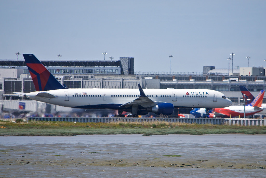 Photo of Delta Airlines N704X, Boeing 757-200