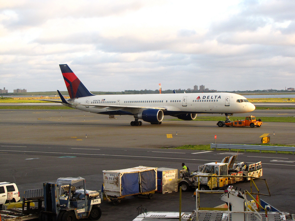 Photo of Delta Airlines N706TW, Boeing 757-200