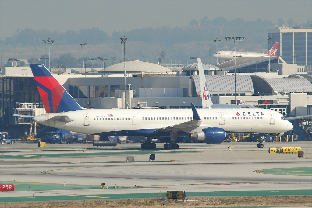 Photo of Delta Airlines N713TW, Boeing 757-200