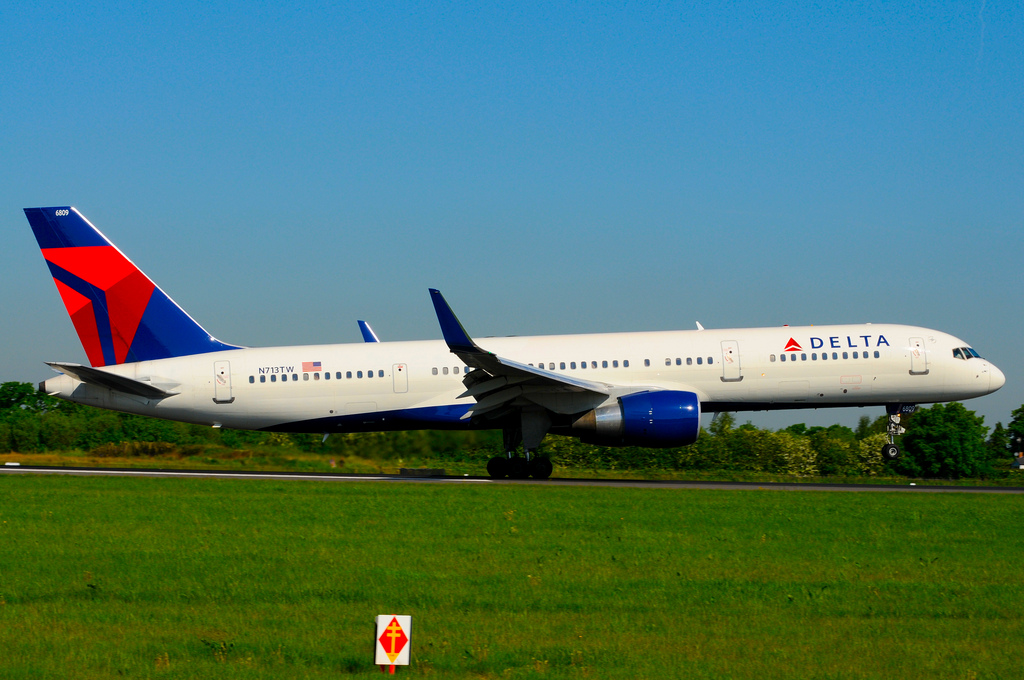 Photo of Delta Airlines N713TW, Boeing 757-200