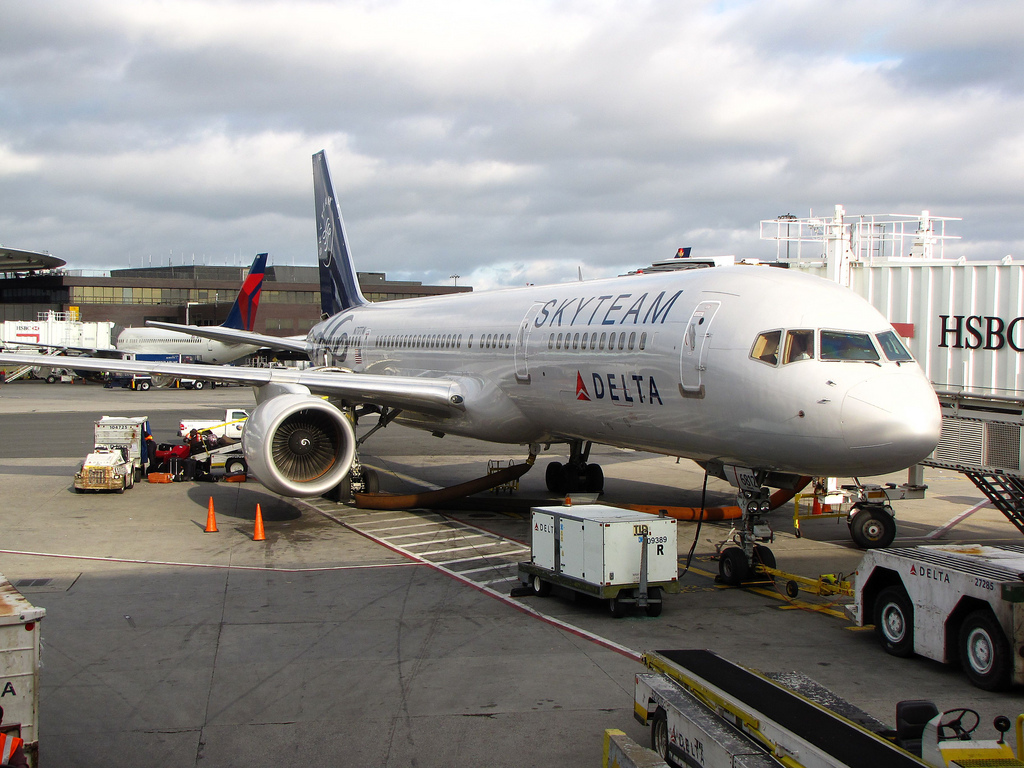 Photo of Delta Airlines N717TW, Boeing 757-200