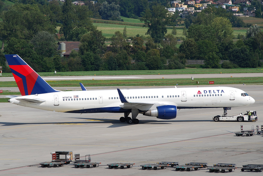 Photo of Delta Airlines N718TW, Boeing 757-200