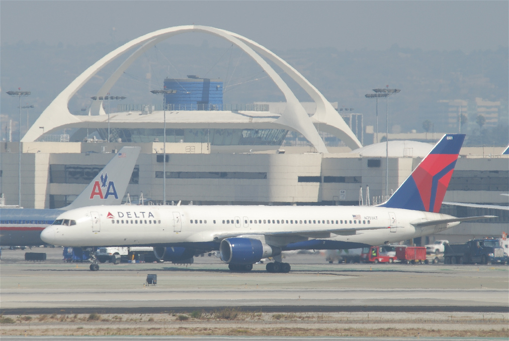 Photo of Delta Airlines N751AT, Boeing 757-200