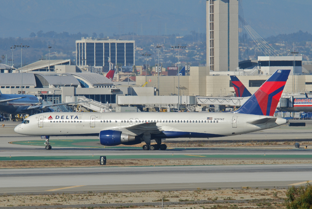 Photo of Delta Airlines N757AT, Boeing 757-200