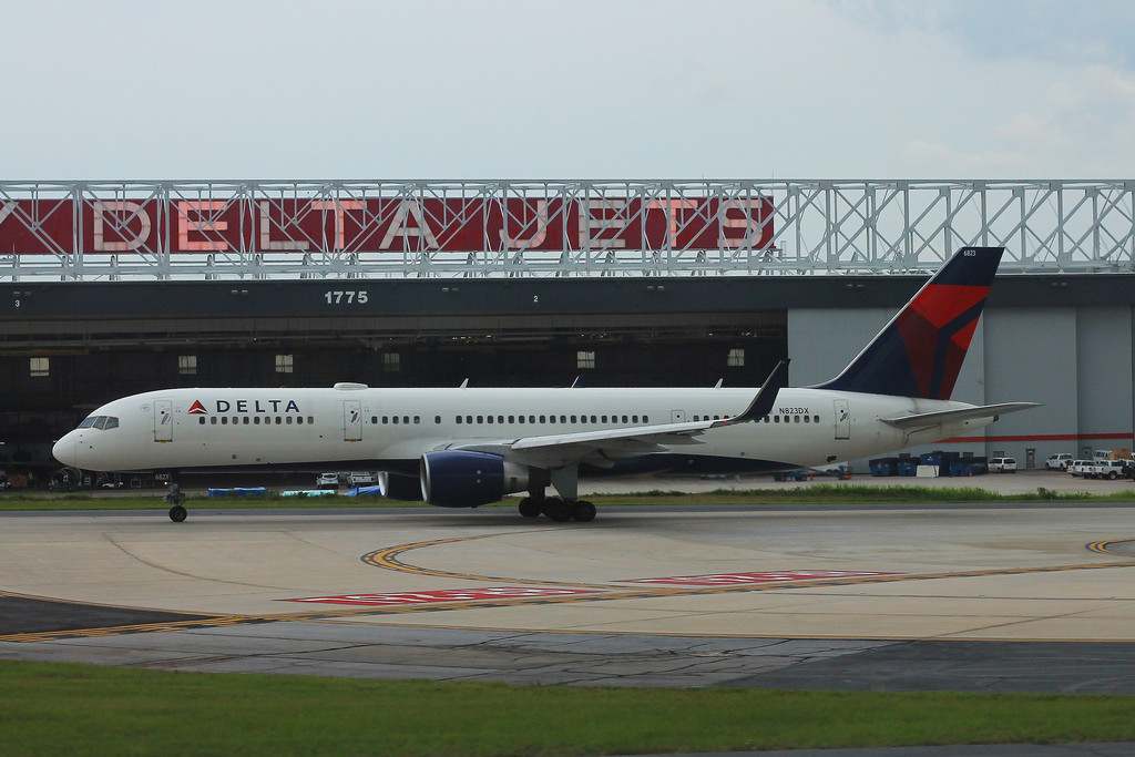 Photo of Delta Airlines N823DX, Boeing 757-200