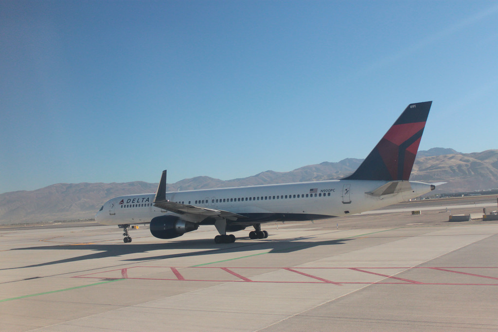 Photo of Delta Airlines N900PC, Boeing 757-200