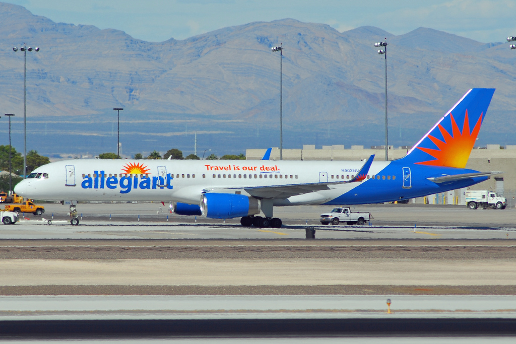 Photo of Allegiant Air N902NV, Boeing 757-200