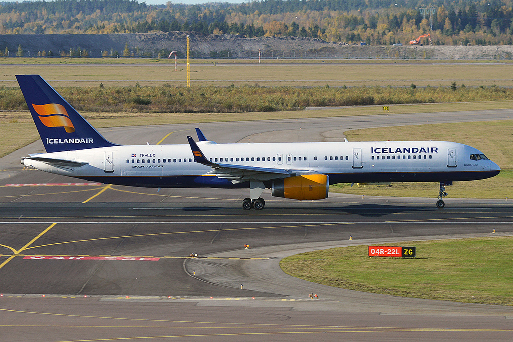 Photo of Icelandair TF-LLX, Boeing 757-200