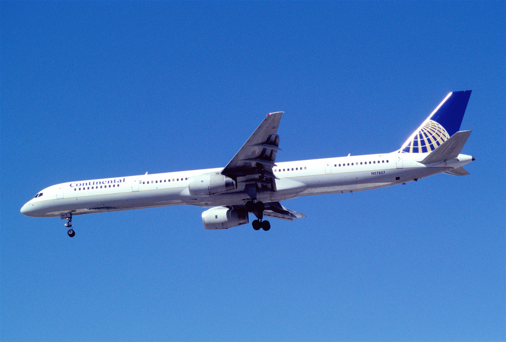 Photo of United N57857, Boeing 757-300