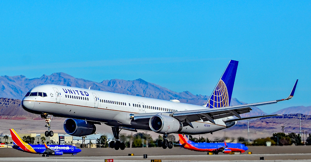 Photo of United N57870, Boeing 757-300