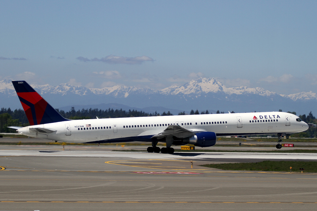 Photo of Delta Airlines N581NW, Boeing 757-300