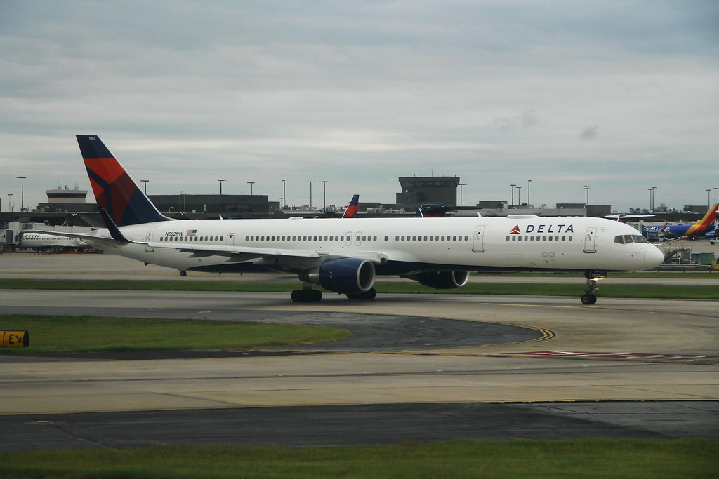 Photo of Delta Airlines N582NW, Boeing 757-300