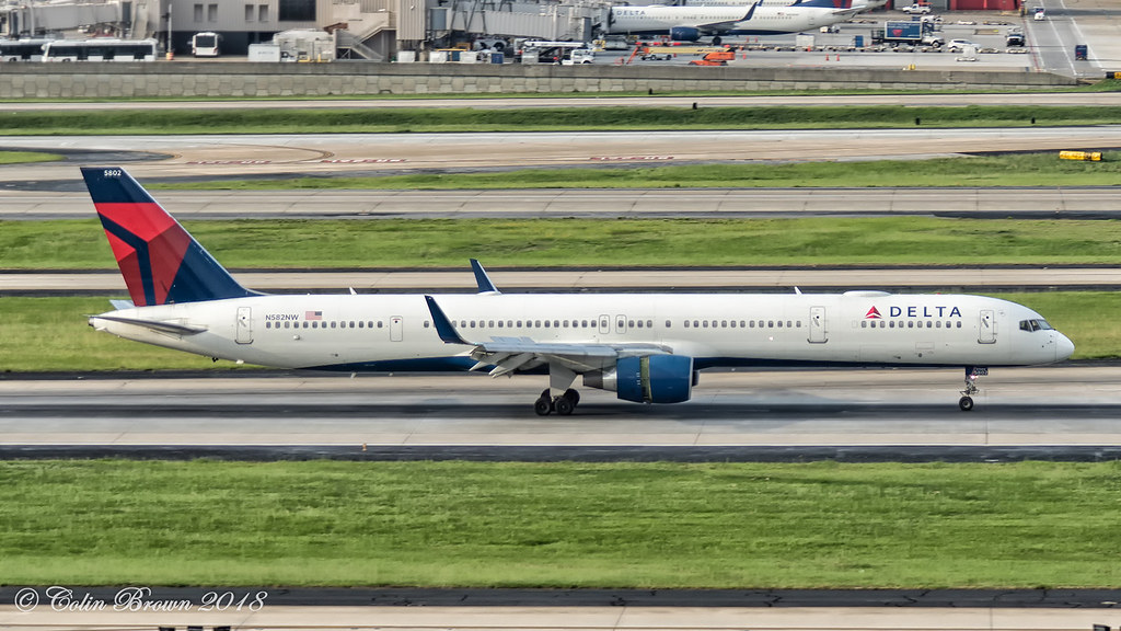 Photo of Delta Airlines N582NW, Boeing 757-300