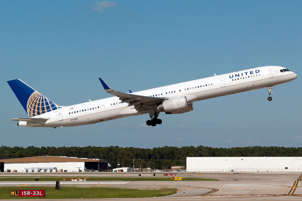 Photo of United N75851, Boeing 757-300