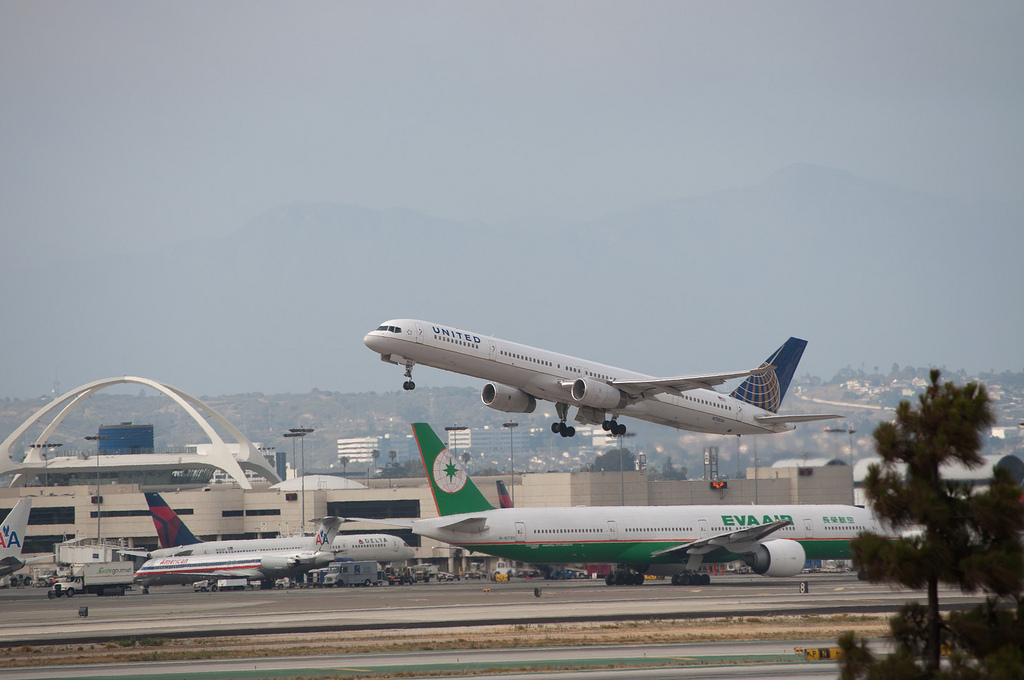 Photo of United N75854, Boeing 757-300