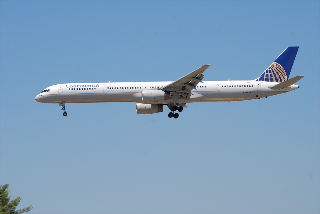 Photo of United N75858, Boeing 757-300