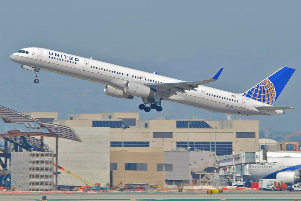 Photo of United N77867, Boeing 757-300