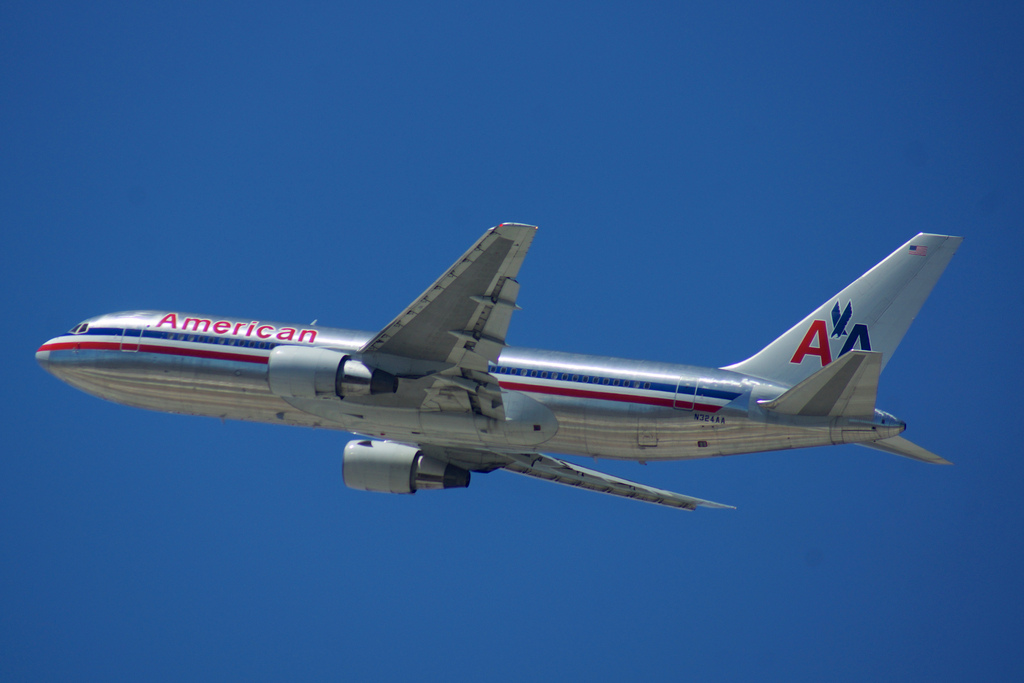 Photo of American Airlines N324AA, Boeing 767-200