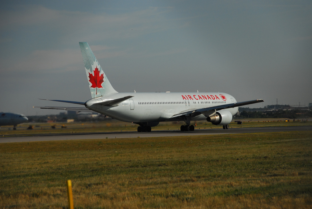 Photo of Air Canada Rouge C-GHLV, Boeing 767-300