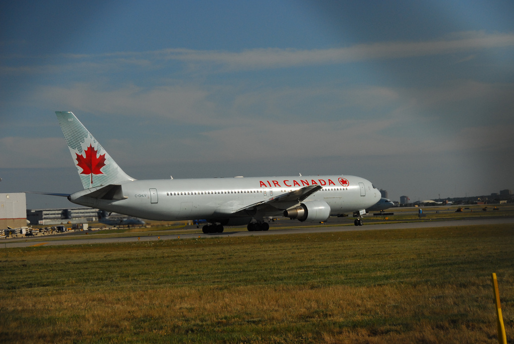 Photo of Air Canada C-GHLV, Boeing 767-300