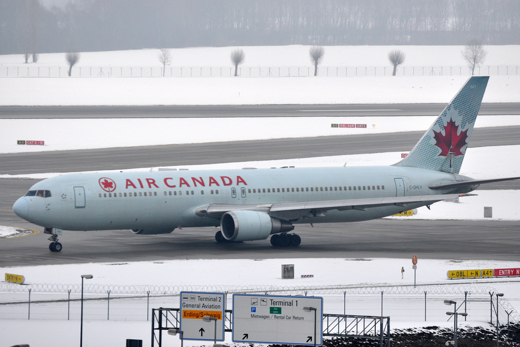 Photo of Air Canada C-GHLV, Boeing 767-300
