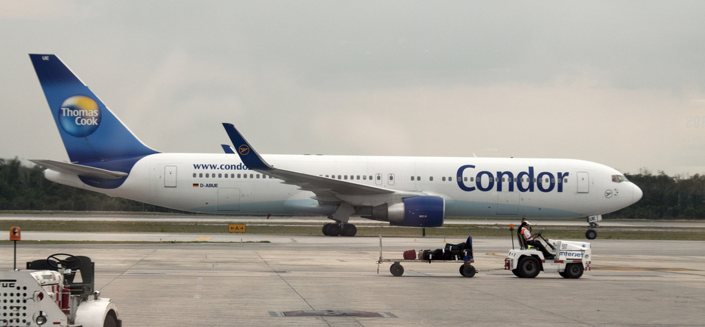 Photo of Condor D-ABUE, Boeing 767-300