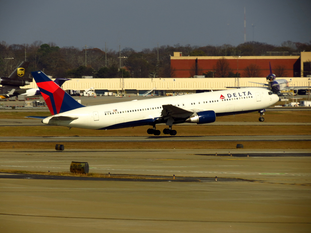 Photo of Delta Airlines N128DL, Boeing 767-300