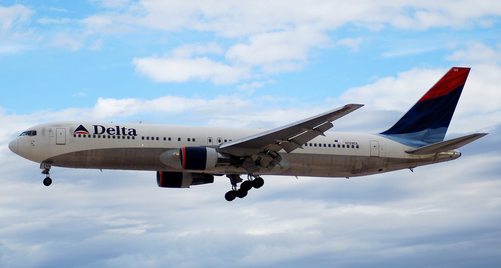 Photo of Delta Airlines N129DL, Boeing 767-300