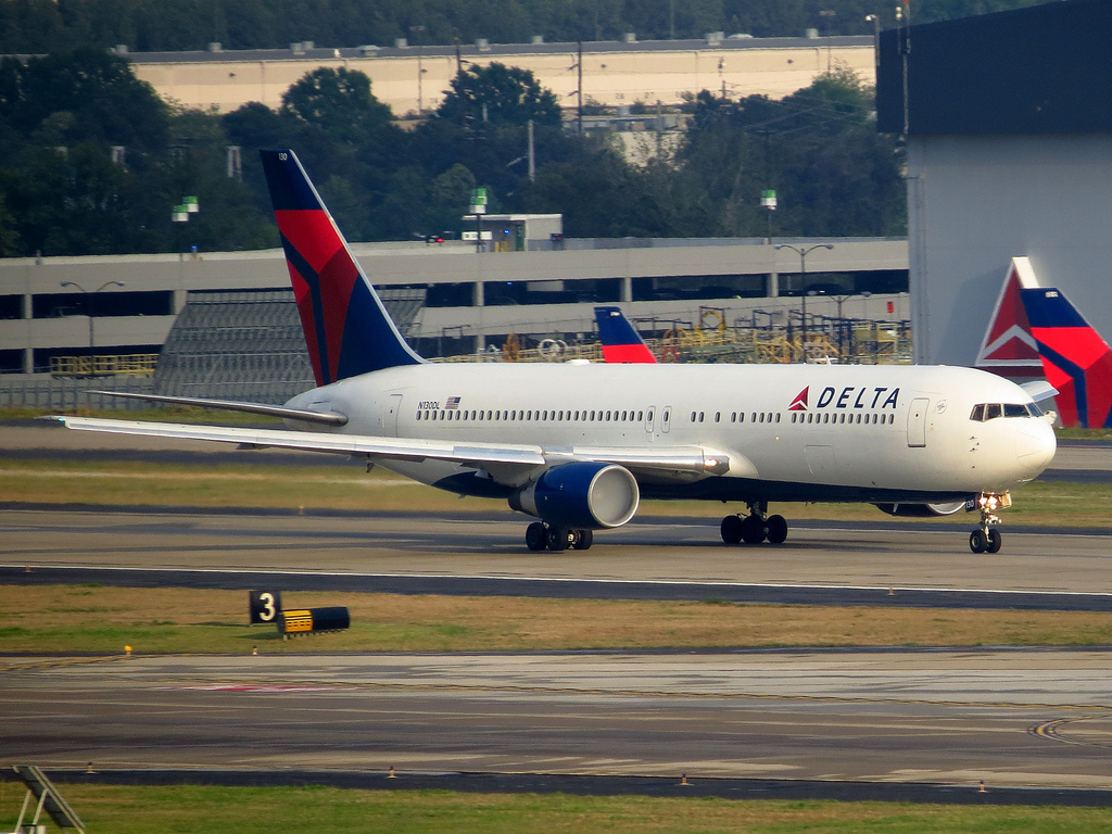Photo of Delta Airlines N130DL, Boeing 767-300