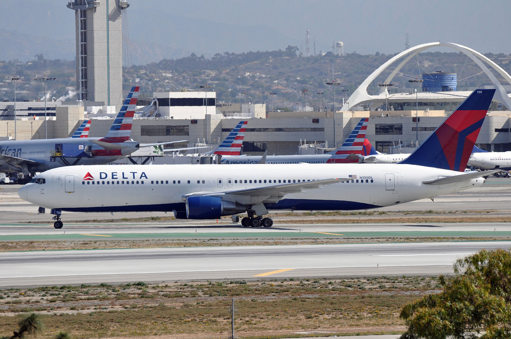 Photo of Delta Airlines N130DL, Boeing 767-300