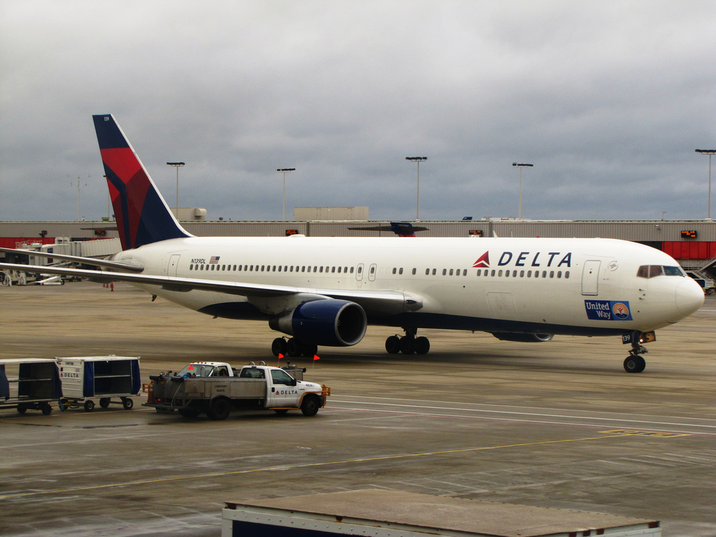 Photo of Delta Airlines N139DL, Boeing 767-300