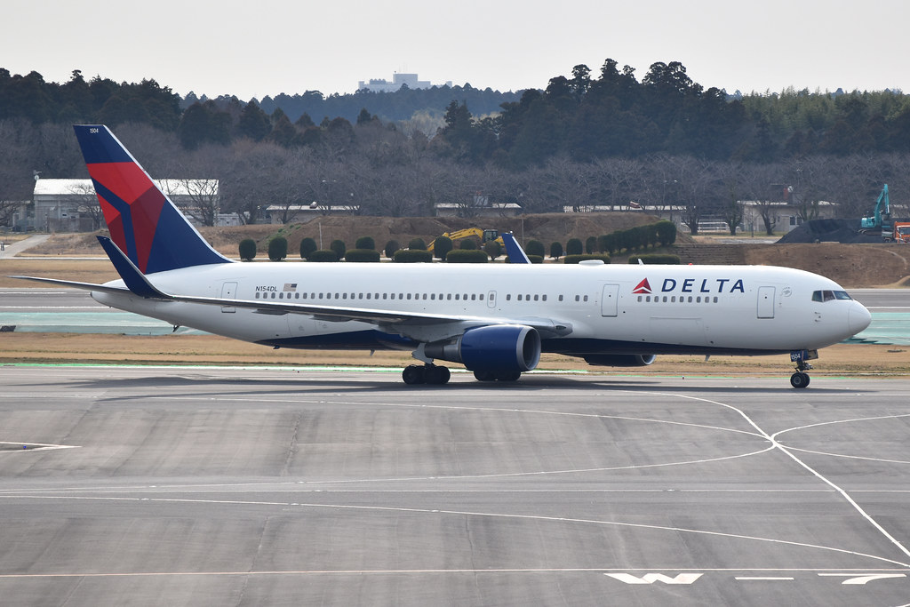 Photo of Delta Airlines N154DL, Boeing 767-300