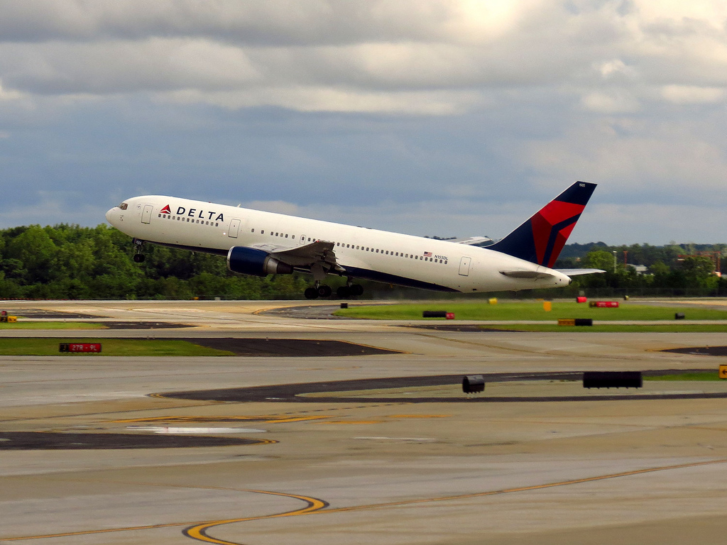 Photo of Delta Airlines N155DL, Boeing 767-300