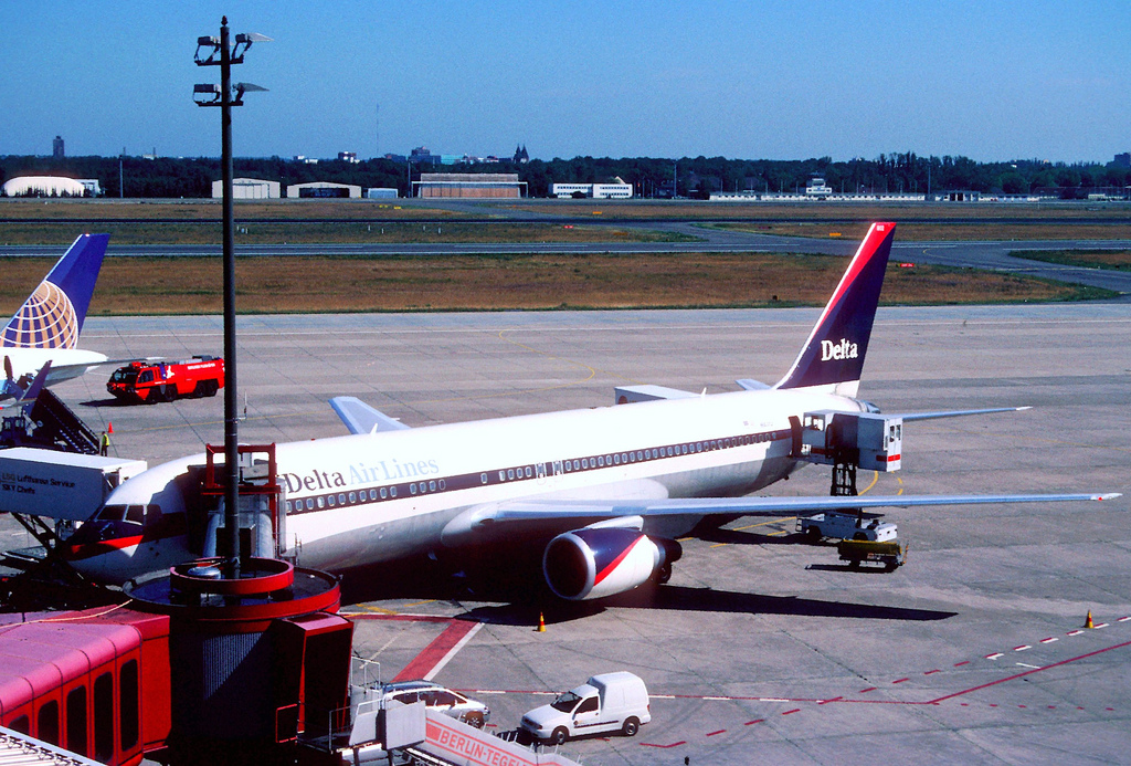 Photo of Delta Airlines N1602, Boeing 767-300