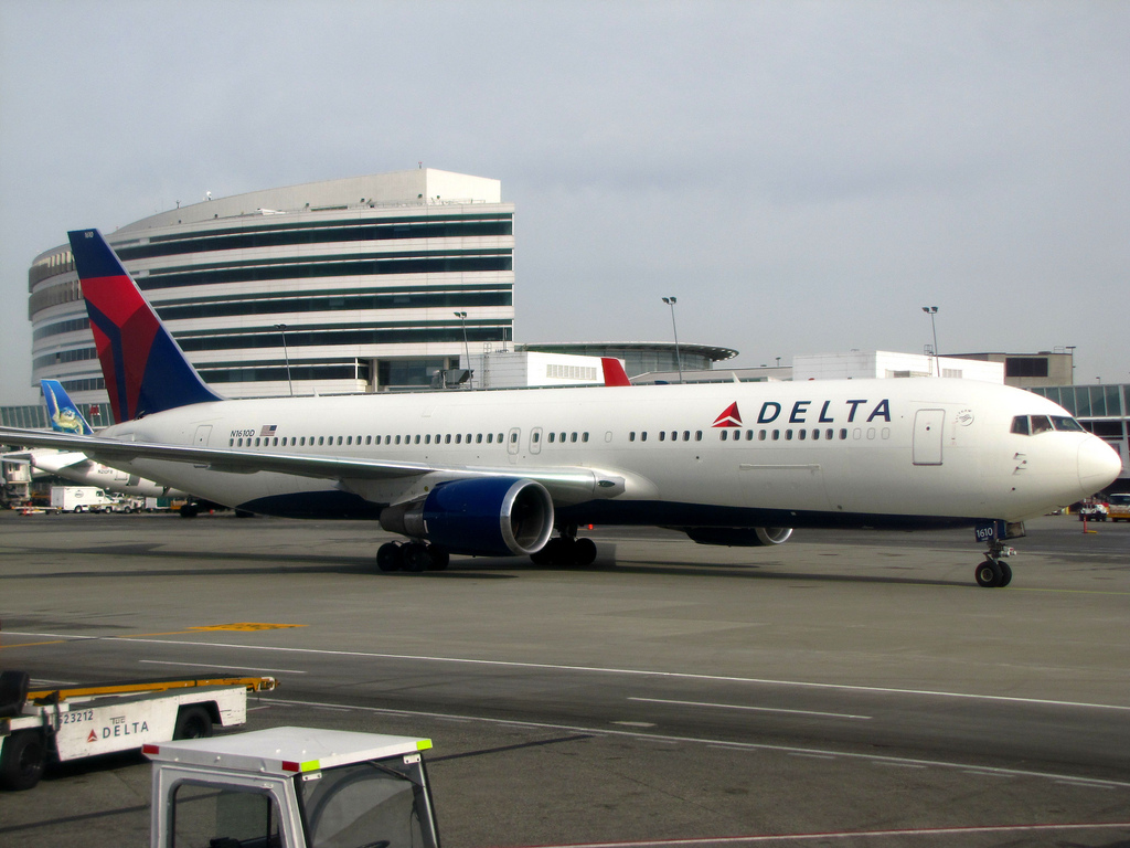 Photo of Delta Airlines N1610D, Boeing 767-300