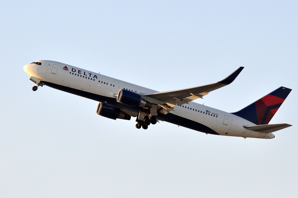 Photo of Delta Airlines N1611B, Boeing 767-300