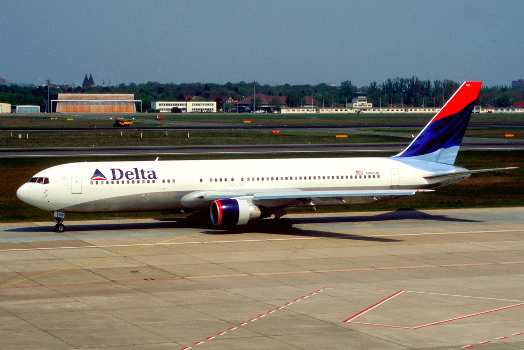 Photo of Delta Airlines N180DN, Boeing 767-300
