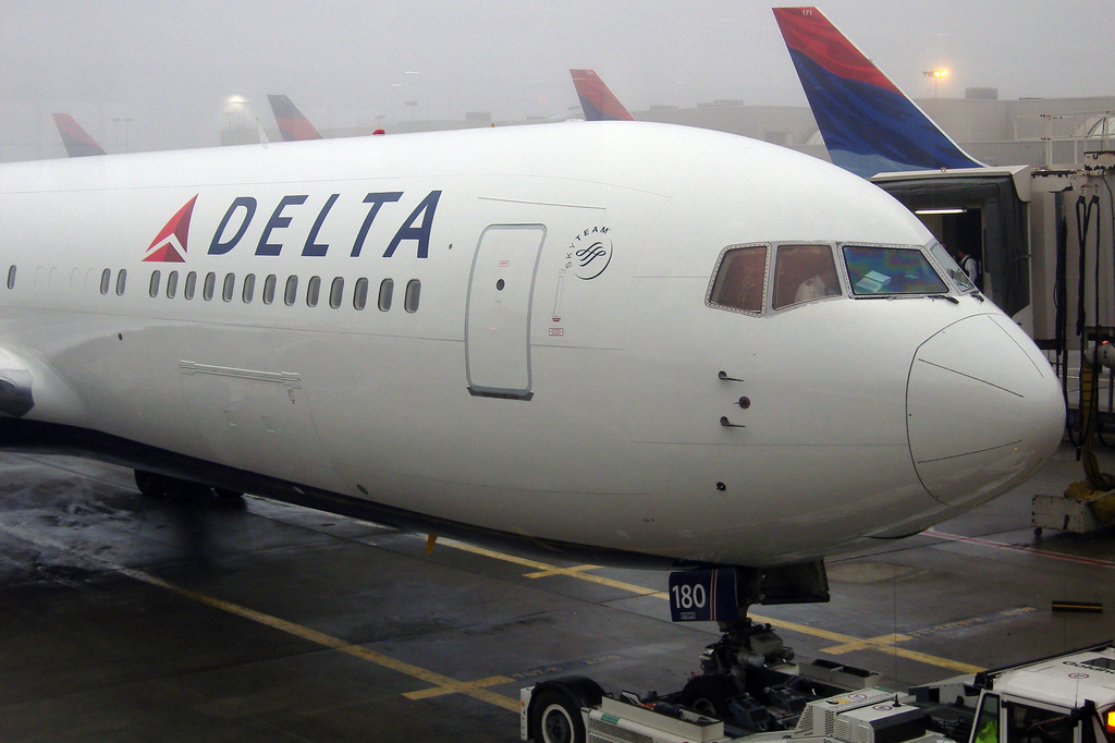 Photo of Delta Airlines N180DN, Boeing 767-300