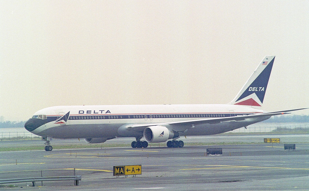 Photo of Delta Airlines N181DN, Boeing 767-300