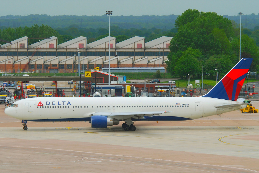Photo of Delta Airlines N182DN, Boeing 767-300