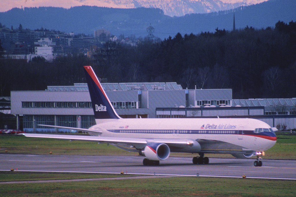 Photo of Delta Airlines N196DN, Boeing 767-300
