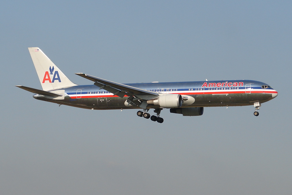 Photo of American Airlines N384AA, Boeing 767-300