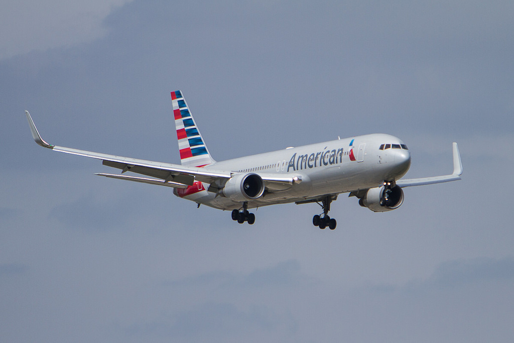 Photo of American Airlines N386AA, Boeing 767-300