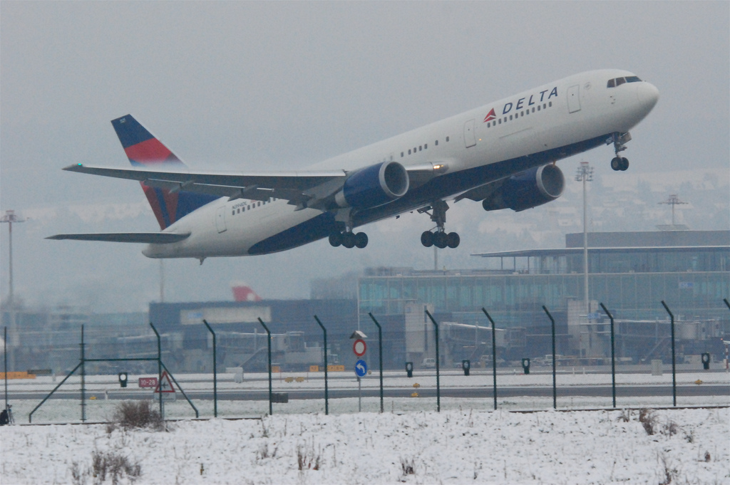 Photo of Delta Airlines N394DL, Boeing 767-300