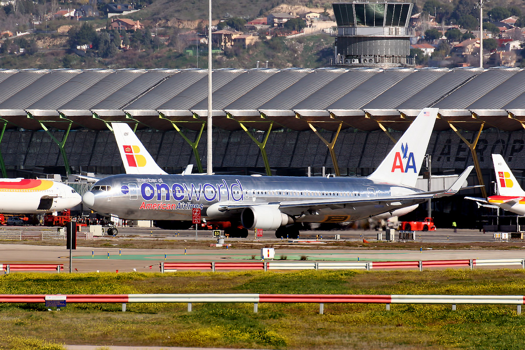 Photo of American Airlines N395AN, Boeing 767-300