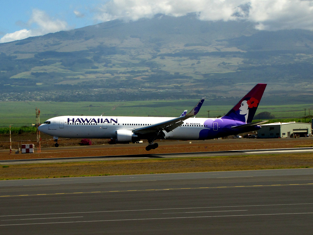 Photo of Hawaiian Airlines N580HA, Boeing 767-300