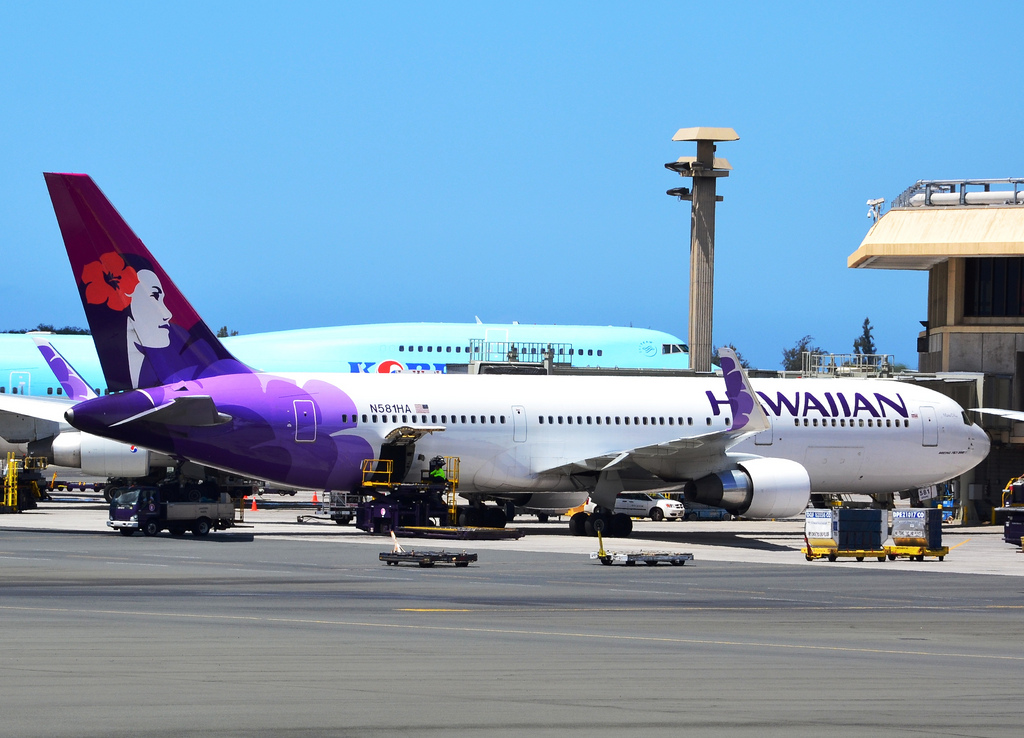 Photo of Hawaiian Airlines N581HA, Boeing 767-300
